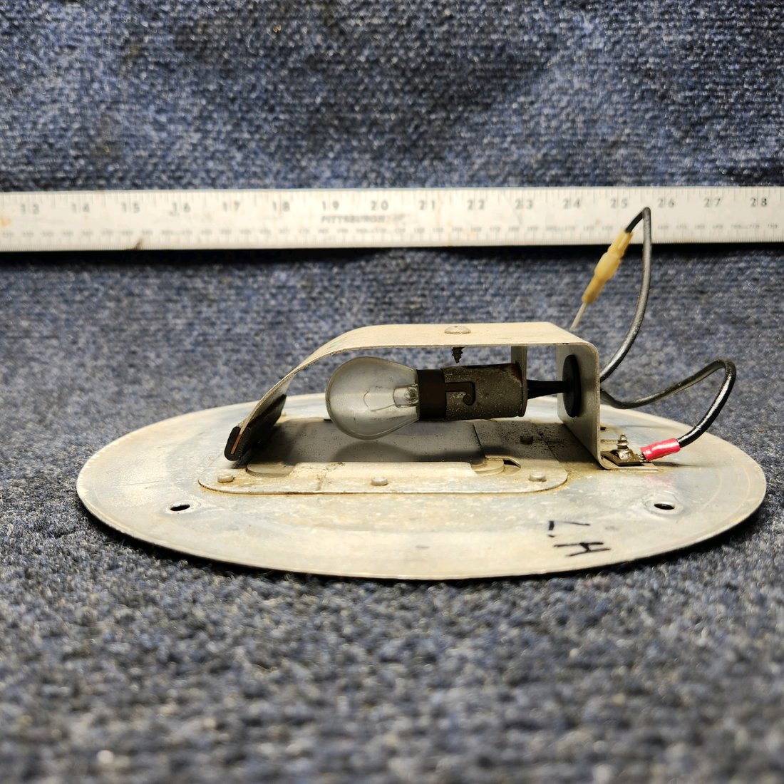 Used aircraft parts for sale, 0521101-2 CESSNA 172K COURTESY LIGHT ASSEMBLY