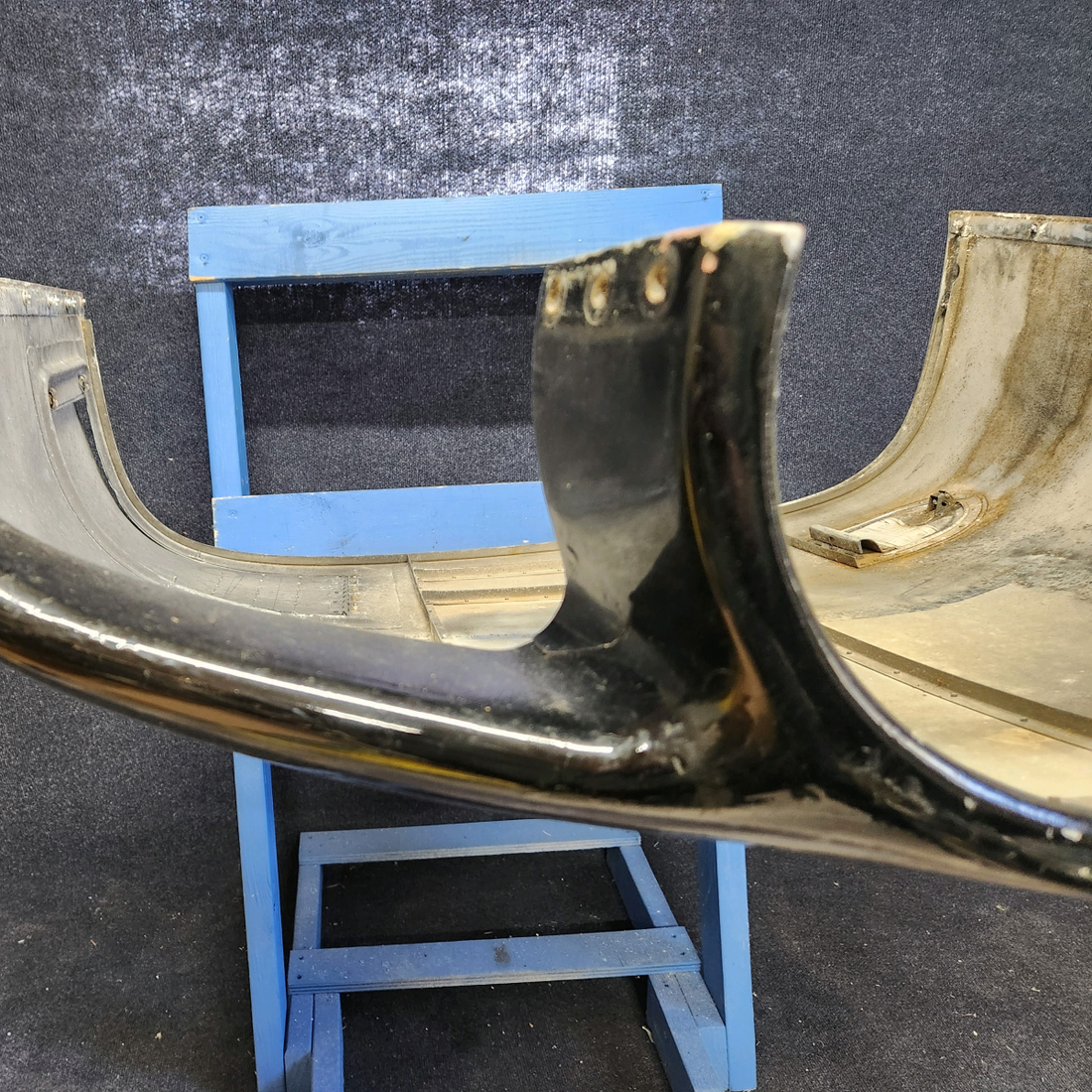 Used aircraft parts for sale, 0552112-200 CESSNA 172K UPPER COWLING (TOP)