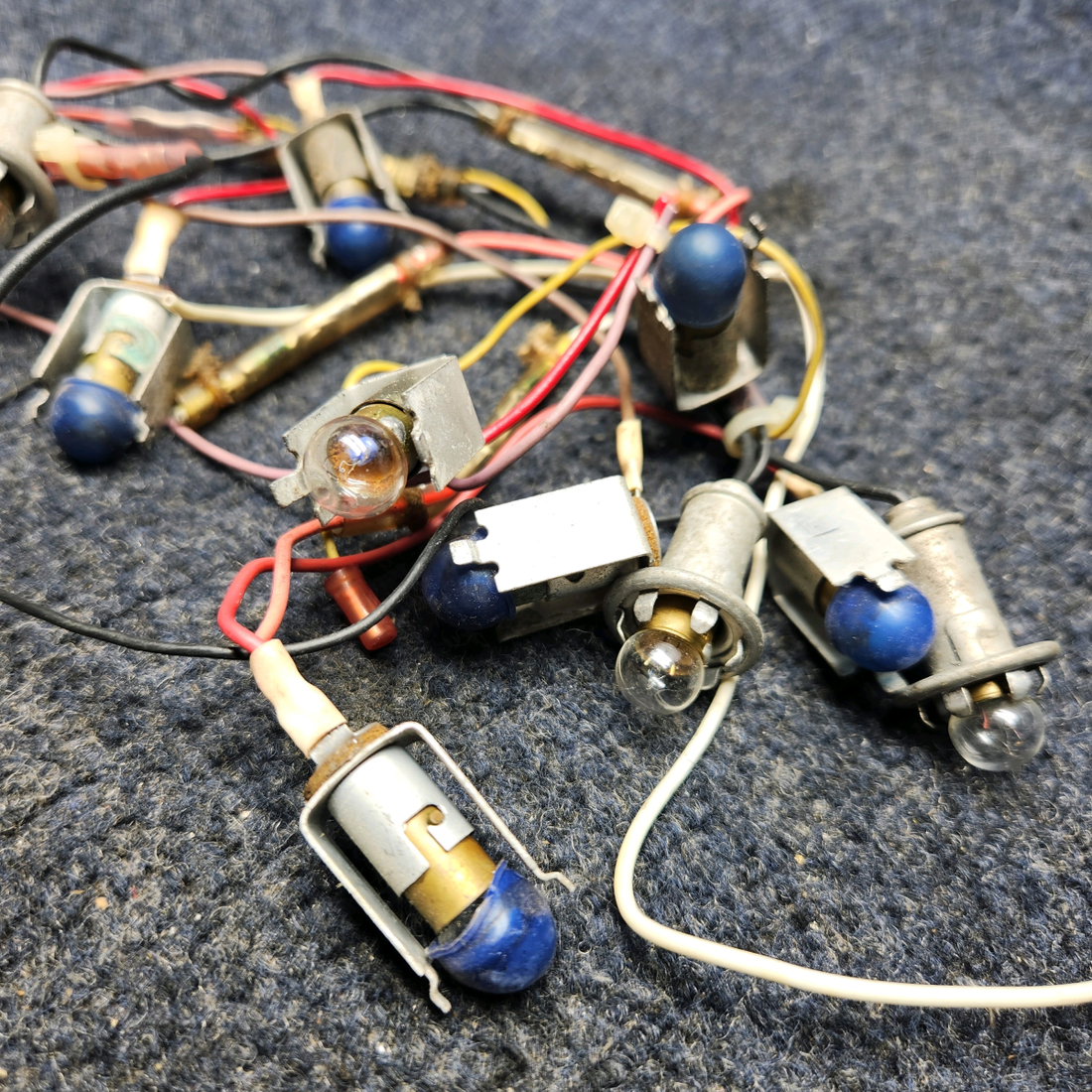Used aircraft parts for sale, 565-516 PIPIR PA32RT-300 PANEL LIGHT HOLDER SET OF 7