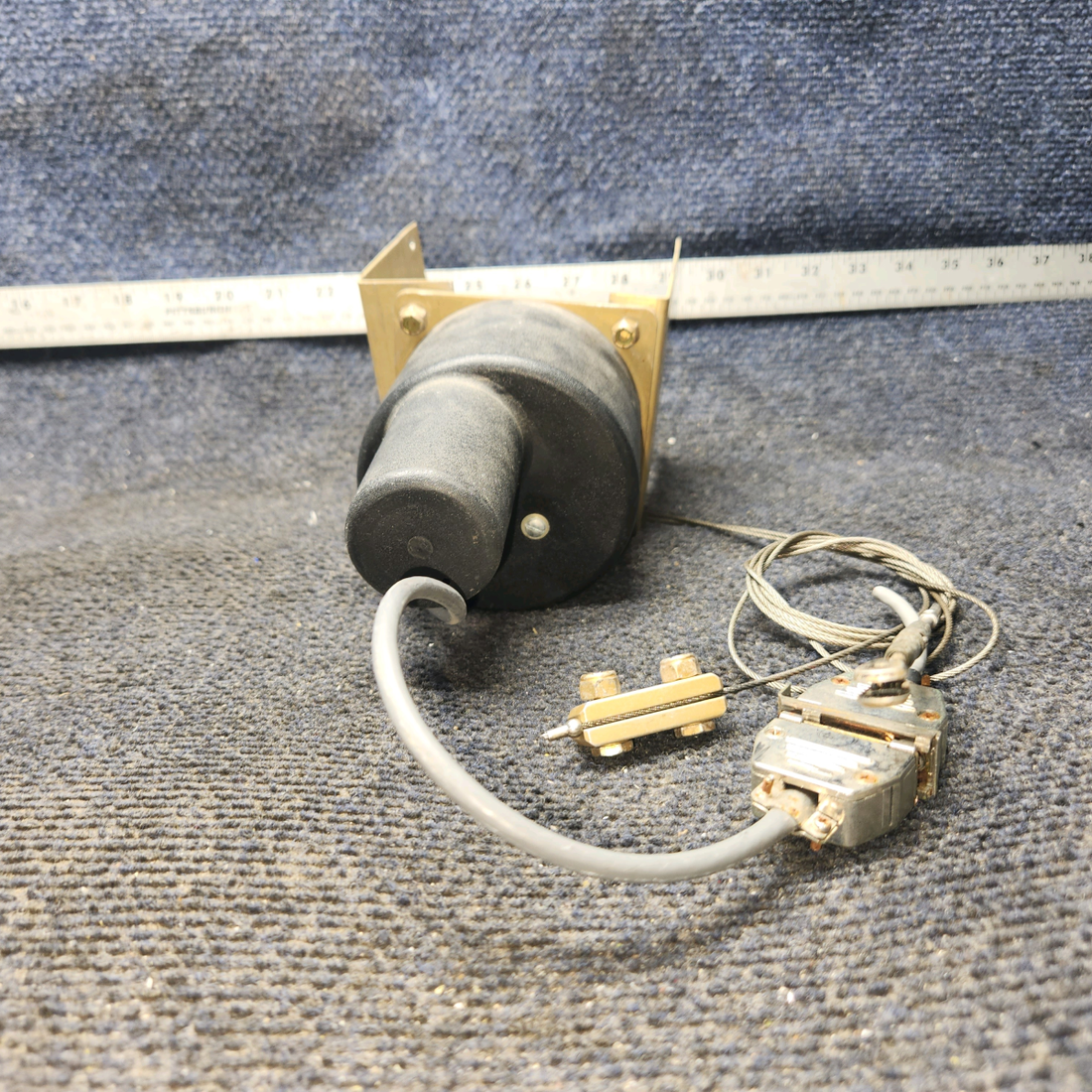 Used aircraft parts for sale, 0105-R9 S-Tec Cessna 182G Roll Servo Assembly with Cable