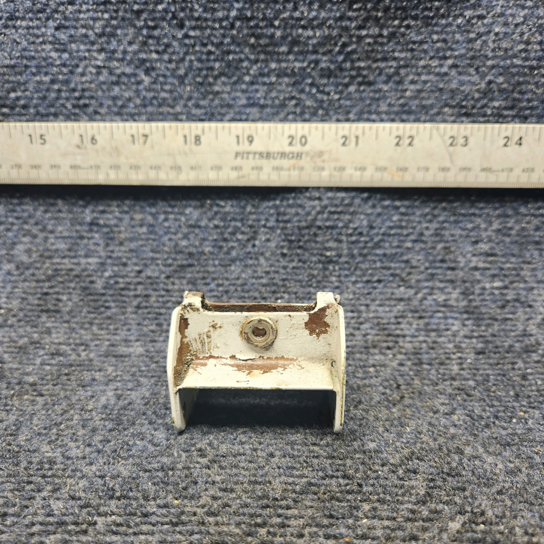 Used aircraft parts for sale, 35-135025-32 Beechcraft F33A HINGE BRACKET ALEIRON