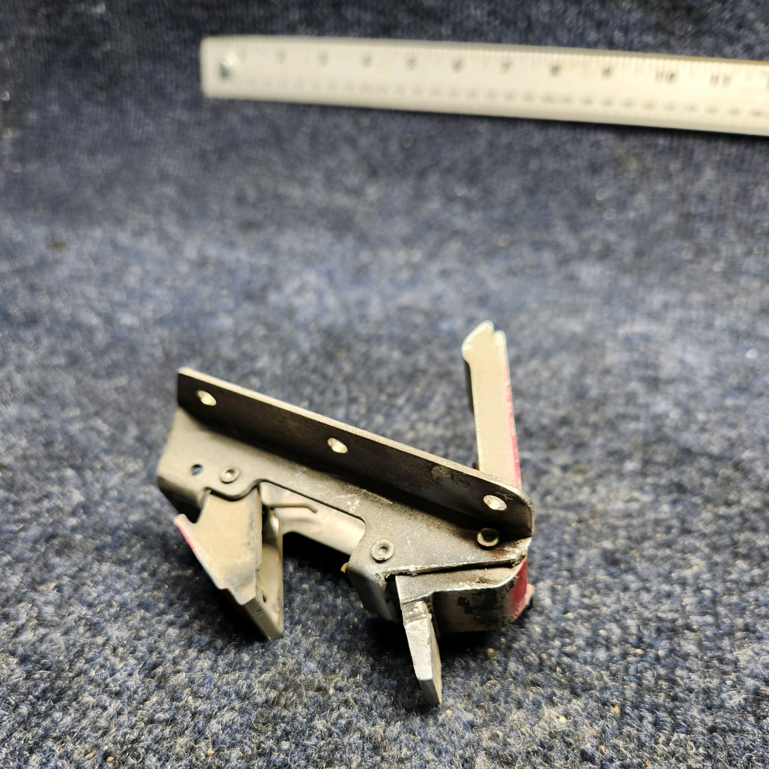 Used aircraft parts for sale, 472-077 Piper PA32RT-300 BAGGAGE DOOR TRIGGER ACTION LATCH