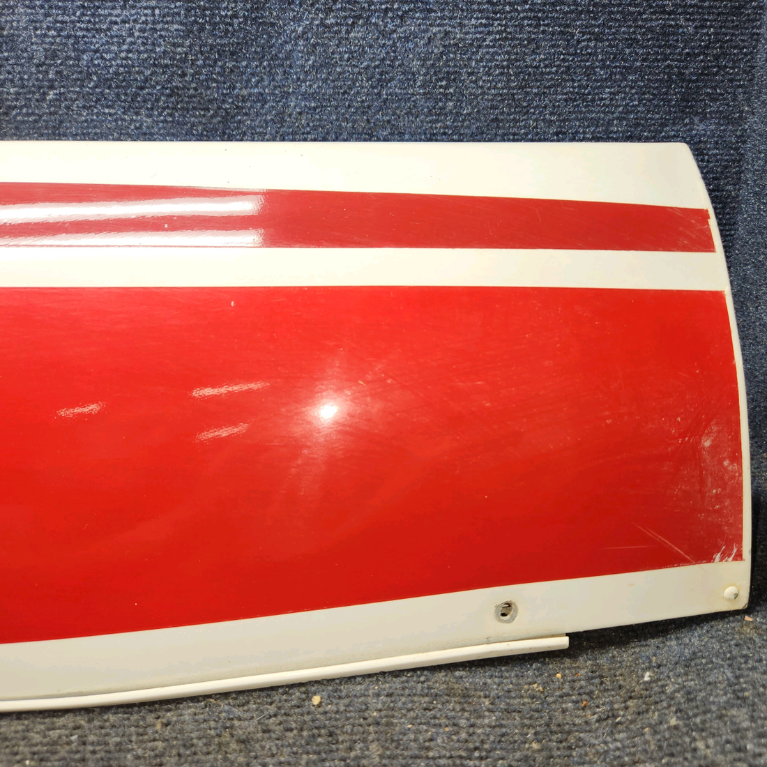 Used aircraft parts for sale, 0523565-30 cessna 150G Wing Tip Assembly – RH – Worn Paint, See Photos