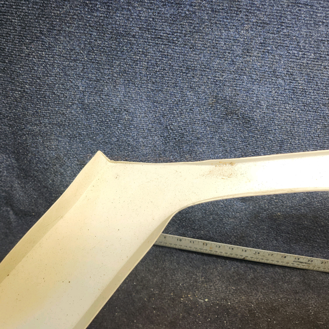 Used aircraft parts for sale, 0515027-4 cessna 172N Window Moulding - RH