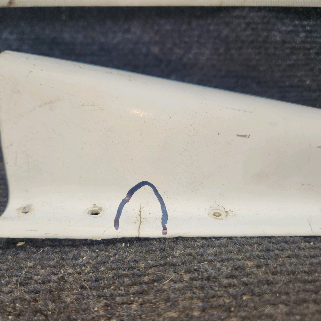 Used aircraft parts for sale, 0531020-1 cessna 172N Dorsal Fin Tip