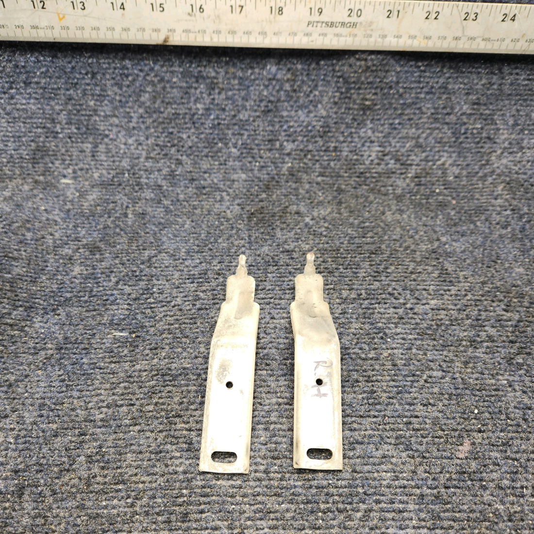 Used aircraft parts for sale, 0426209-3 CESSNA 172K CABIN DOOR CATCH "PRICE PER EACH"