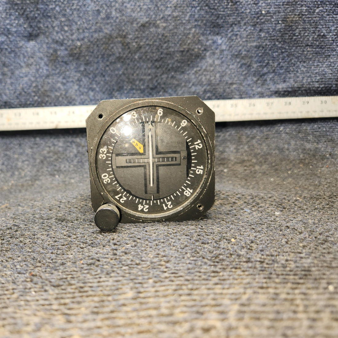 Used aircraft parts for sale, ID-824 Narco Beechcraft 35-33 VOR-LOC  Indicator w/ Connector