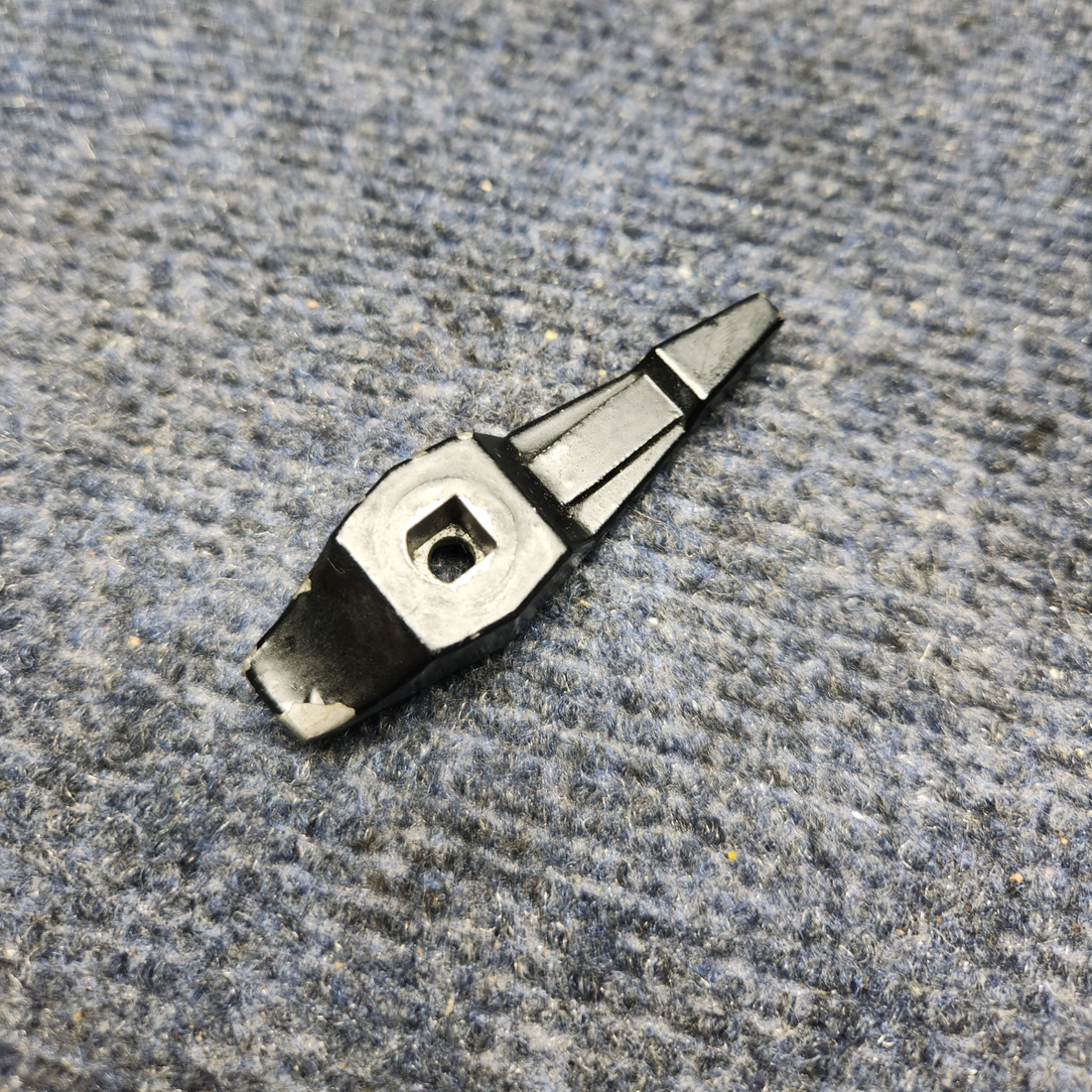 Used aircraft parts for sale, 0716623-2 CESSNA C172RG FUEL SELECTOR VALVE HANDLE ASSEMBLY