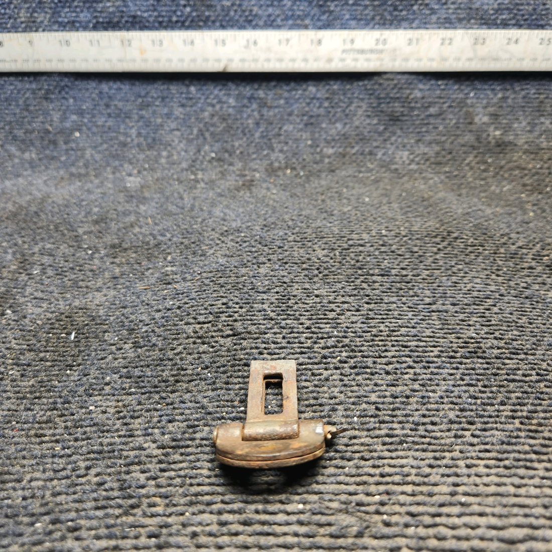 Used aircraft parts for sale, 0711083-1 cessna 150G Seat Belt Latch Assembly