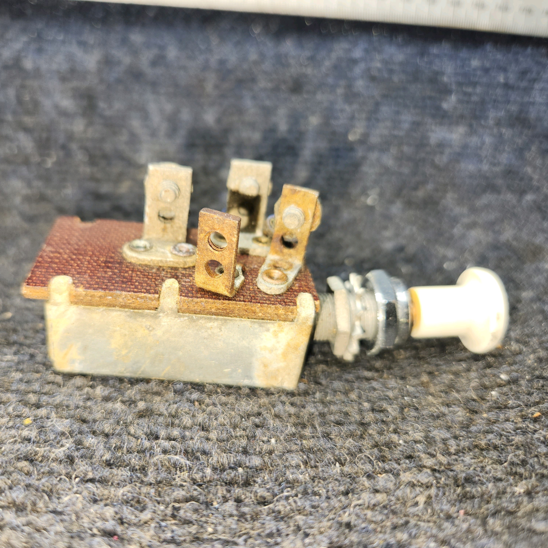 Used aircraft parts for sale, 0713035 Cessna 172 3-Position Landing/Taxi Light Pull Switch OFF/ON/ON
