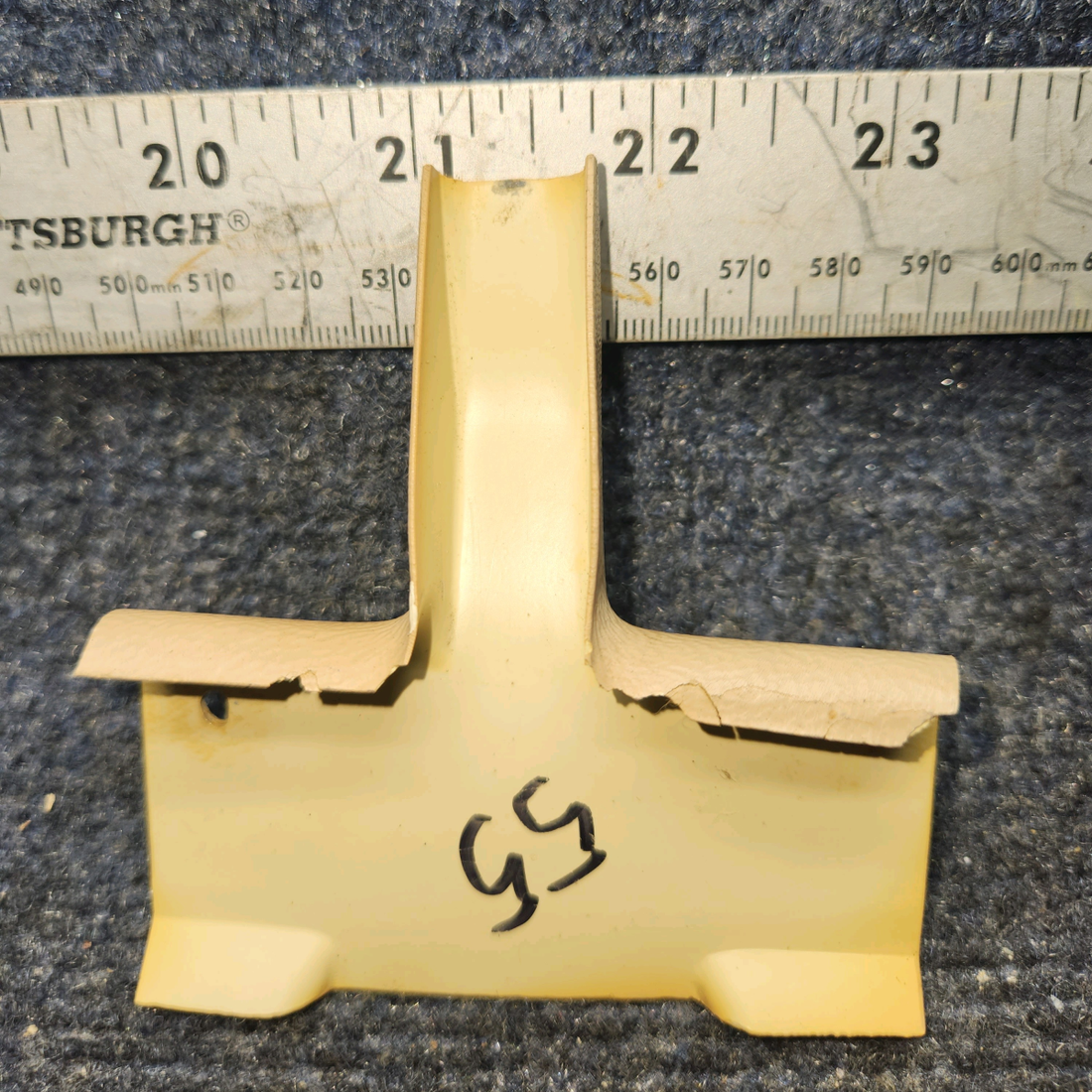 Used aircraft parts for sale, 67556-000 Piper PA28-140 WINDSHIELD TRIM STRIPDOWN STRIP