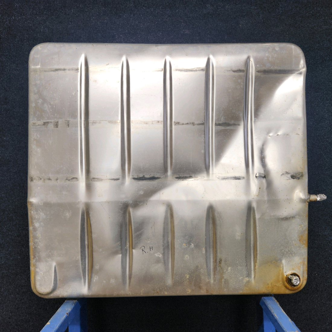 Used aircraft parts for sale, 0526007-4 CESSNA 172K FUEL TANK ASSEMBLY RH