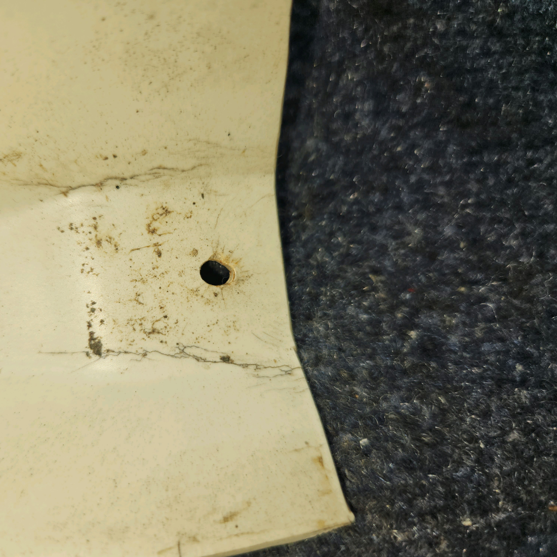 Used aircraft parts for sale, 2415014-3 Cessna 172RG COVER CENTER POST