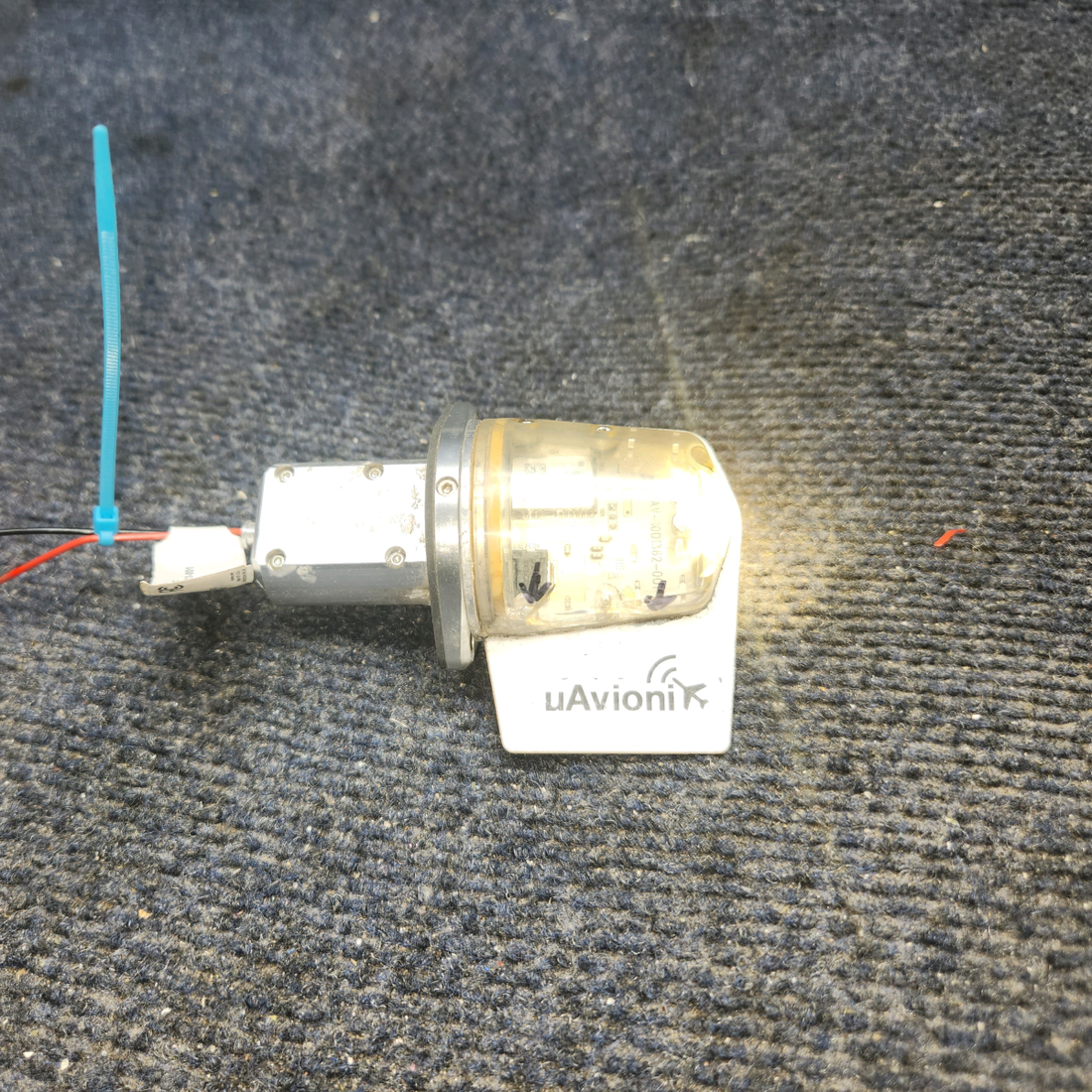 Used aircraft parts for sale, UAV-1002183-001 uAvioni TailBeacon Piper PA28-140 LED TAILBEACON WAAS, GPS, ADS-B LIGHT (14, 28V)
