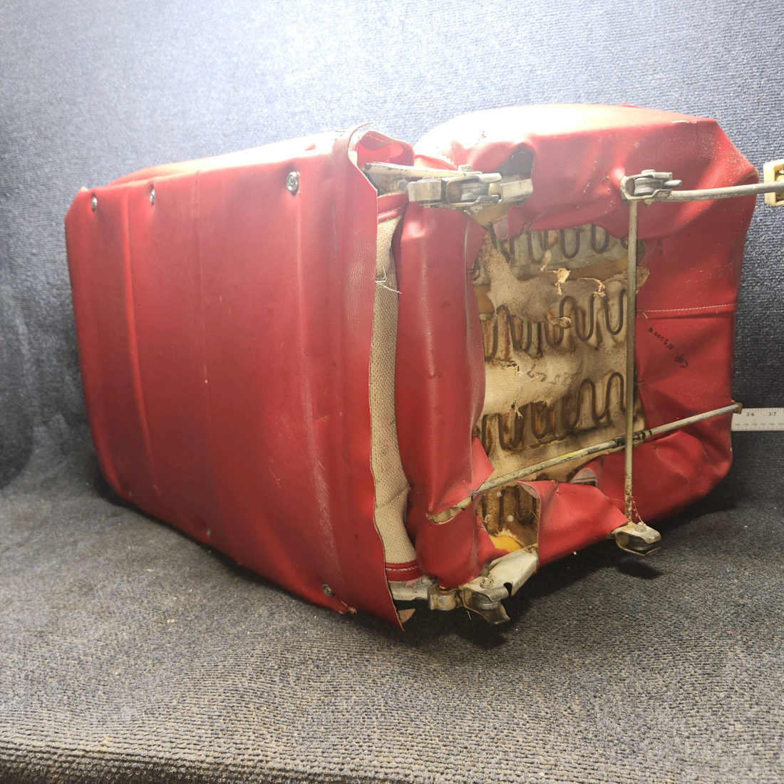 Used aircraft parts for sale, 0400118-66 cessna 150G Seat – RH (Co-Pilot)