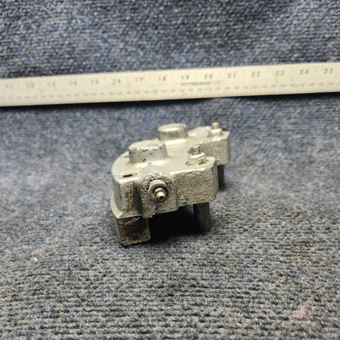 Used aircraft parts for sale, 36-8001-11 Cleveland Beechcraft F33A BRAKE CALIPER ASSEMBLY-"SEE PHOTOS FOR DETAIL PLEASE"