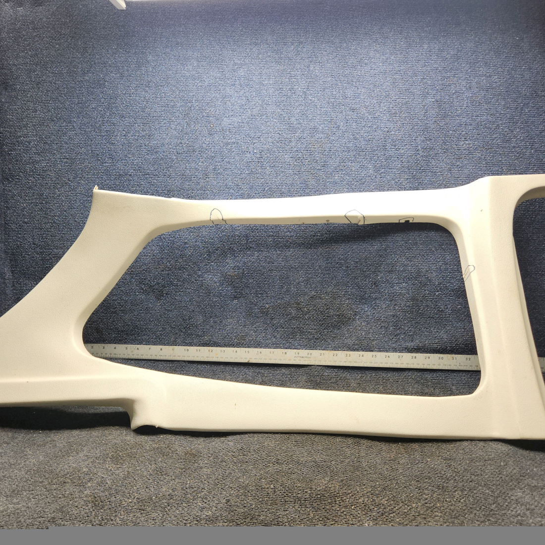 Used aircraft parts for sale, 0515W-3 cessna 172N Window Moulding - LH