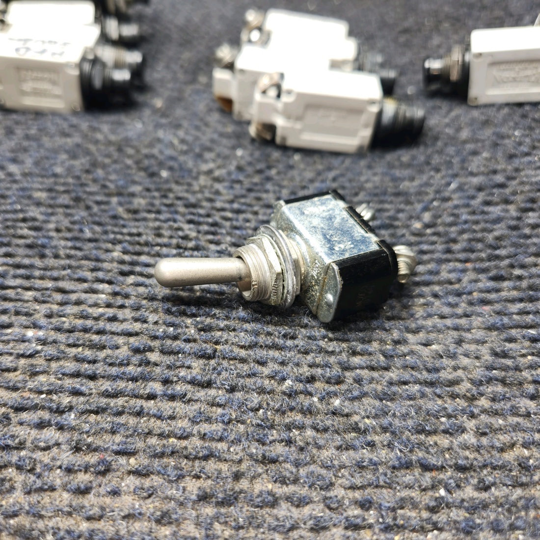 Used aircraft parts for sale, 7274-2, 7277-2 klixon 7274-2 Cessna 172 Circuit Breaker 1, 2.5, 3, 5, 7.5, 15  AMP combo