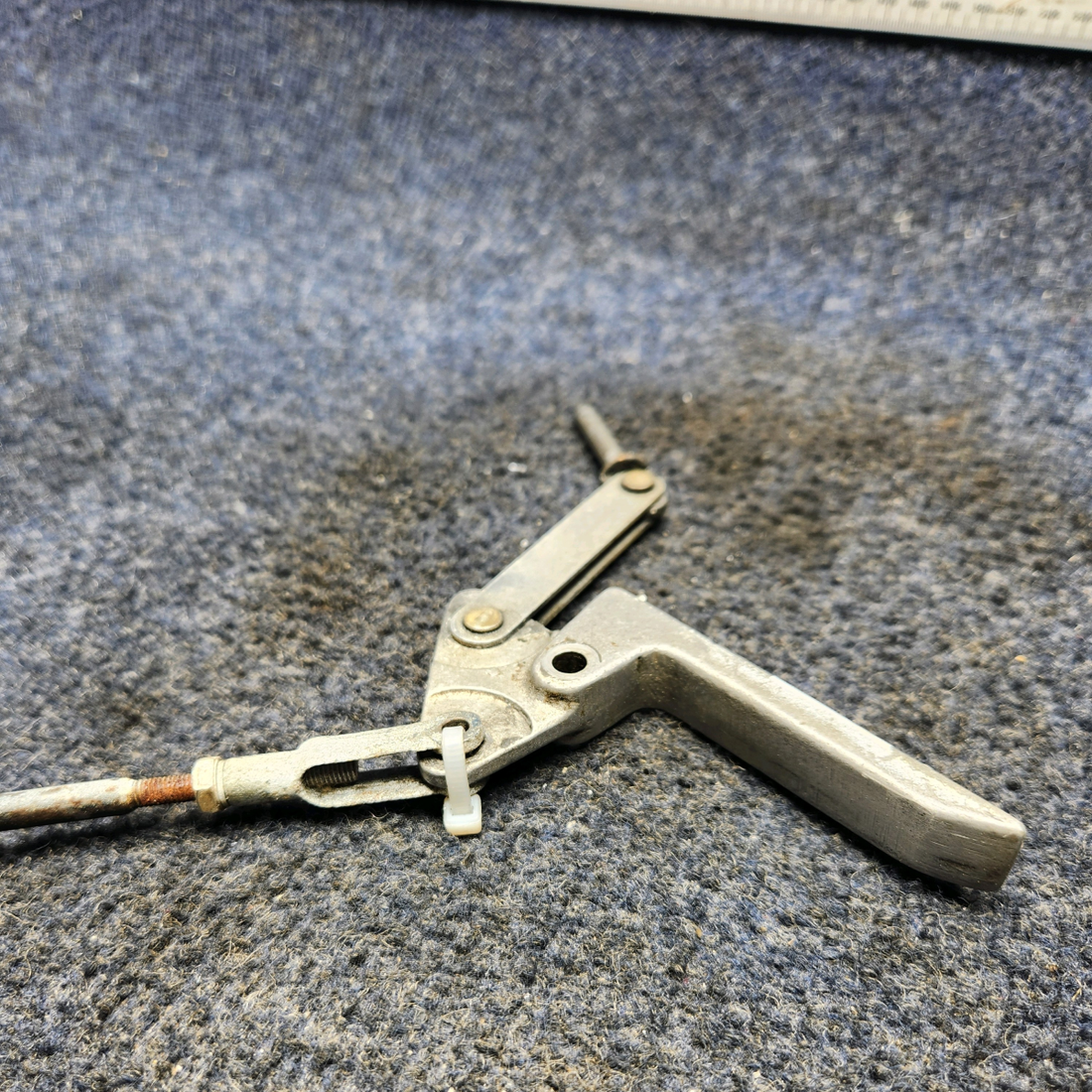 Used aircraft parts for sale, 68976-000 Piper PA32RT-300 AFT LATCH ASSY CARGO DOOR
