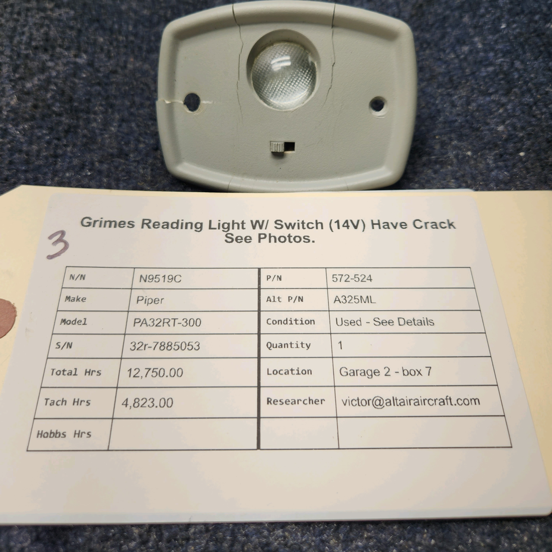 Used aircraft parts for sale, 572-524 Piper PA32RT-300 GRIMES READING LIGHT W/ SWITCH (14V) HAS CRACK