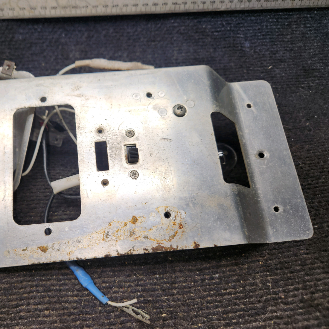 Used aircraft parts for sale, 0511325-1 cessna 172N Overhead Console Support Assembly