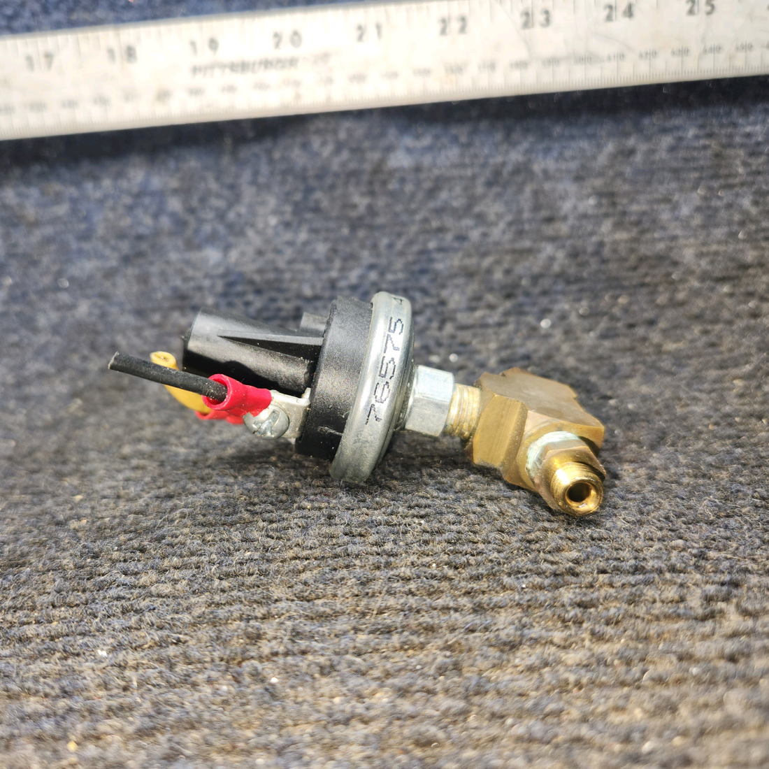 Used aircraft parts for sale, 76575-4 Honeywell Cessna 172E Hobbs Pressure Switch