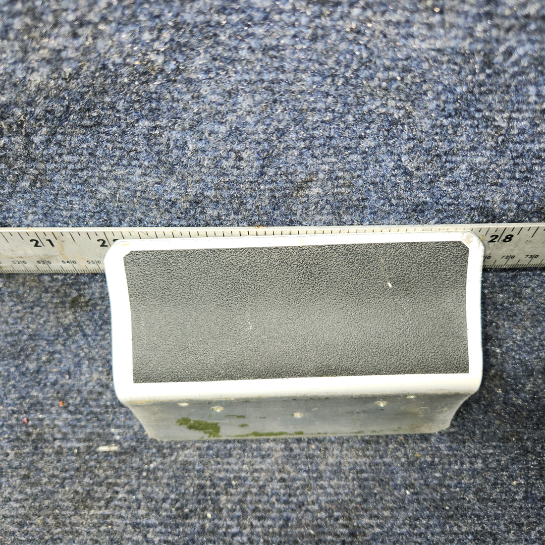 Used aircraft parts for sale, 0413399-1 Cessna C-150J Fuselage Step Mount – L.H