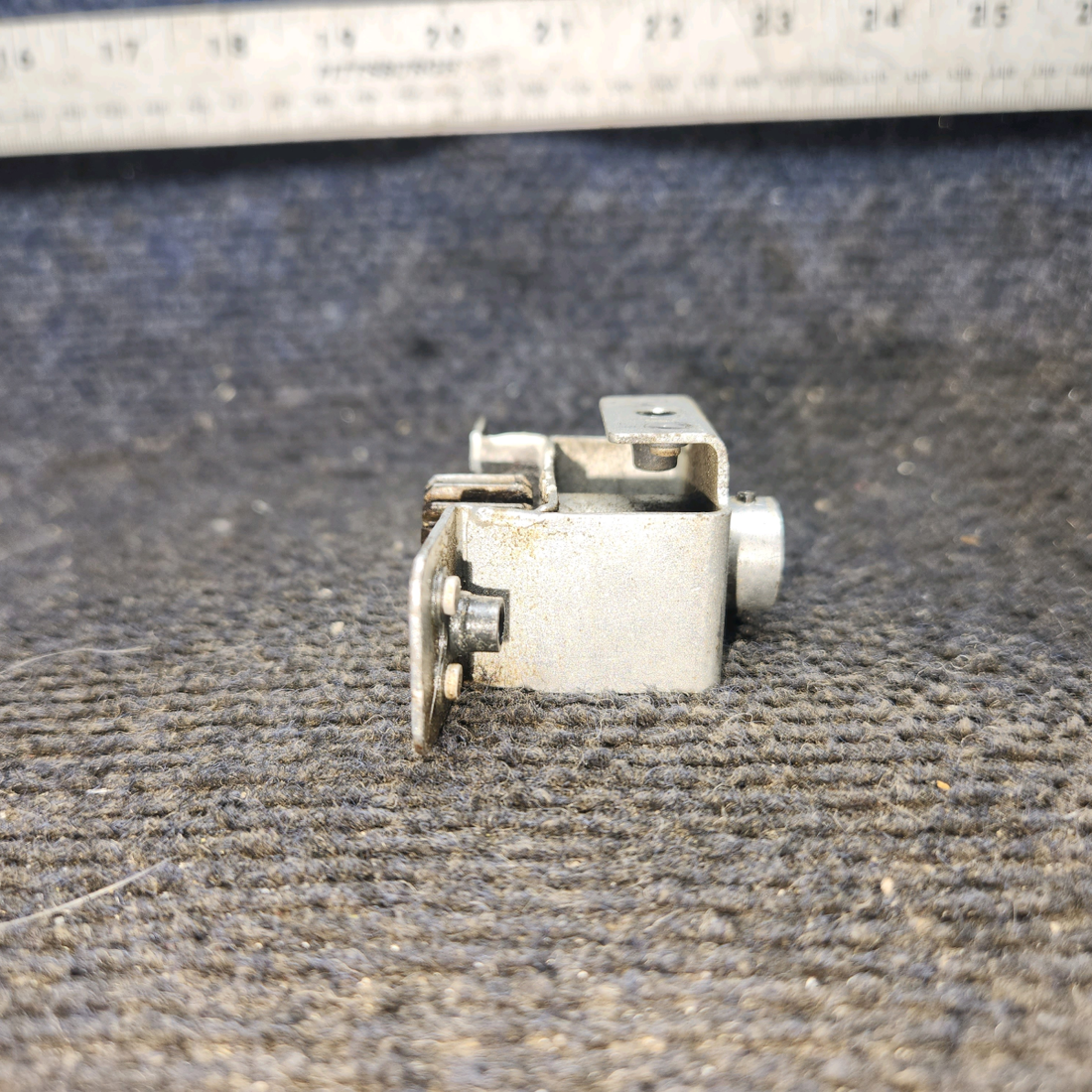 Used aircraft parts for sale, 0412066-1 cessna 150G Cabin Door Rotary Clutch Assembly