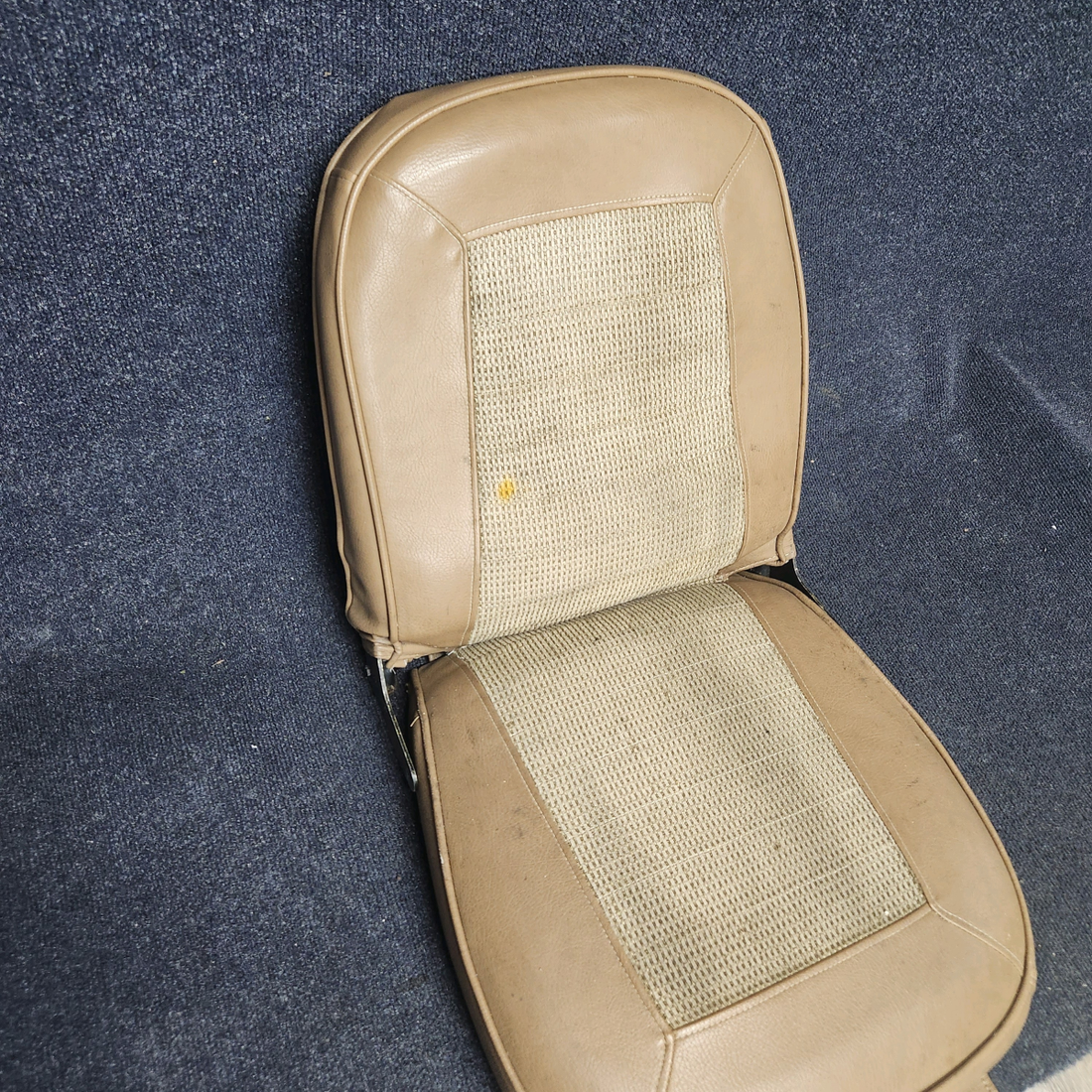 Used aircraft parts for sale, 99359-000 PIPER PA28-140 REAR SEAT ASSEMBLY