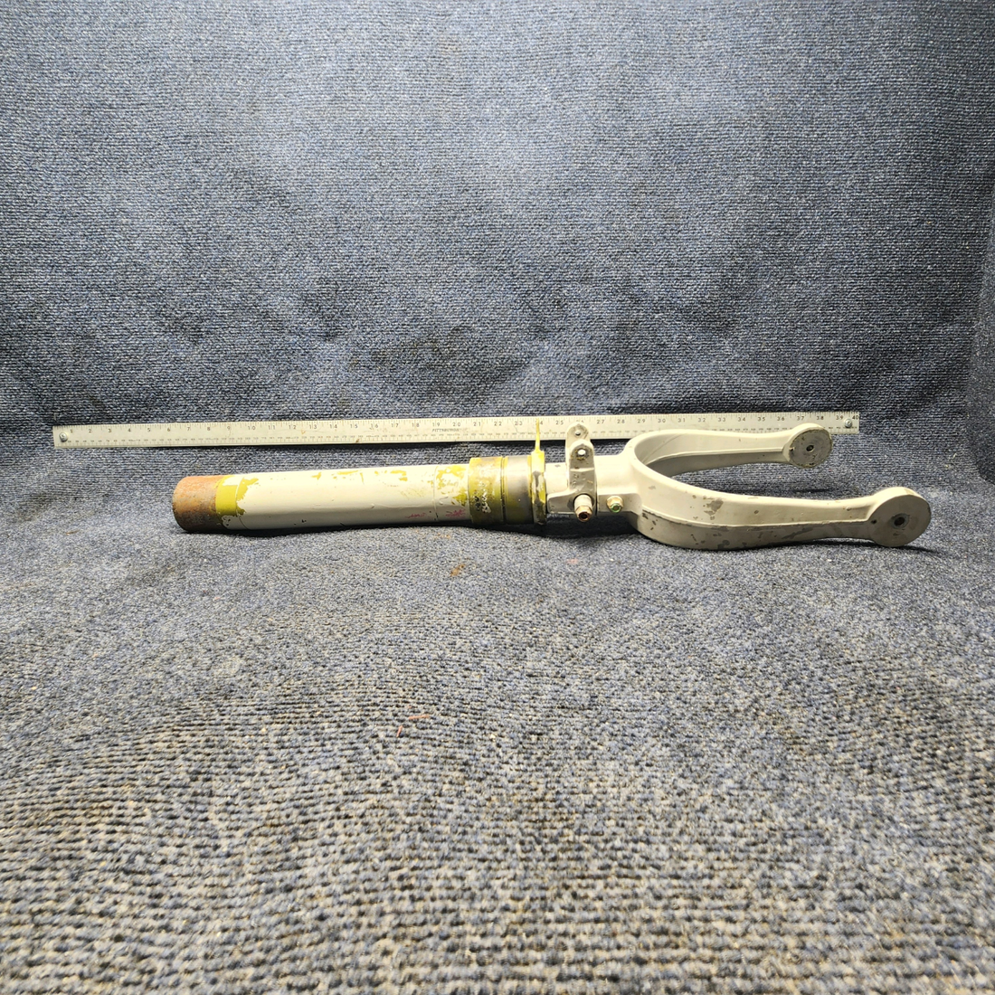 Used aircraft parts for sale, 0442504-3 Cessna C-150J Strut Assy Nose Gear
