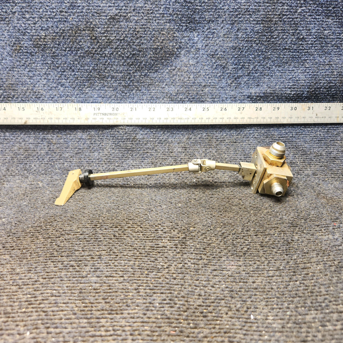 Used aircraft parts for sale, 0513120-6 Cessna 172E Selector Valve Assembly with Shaft, Handle