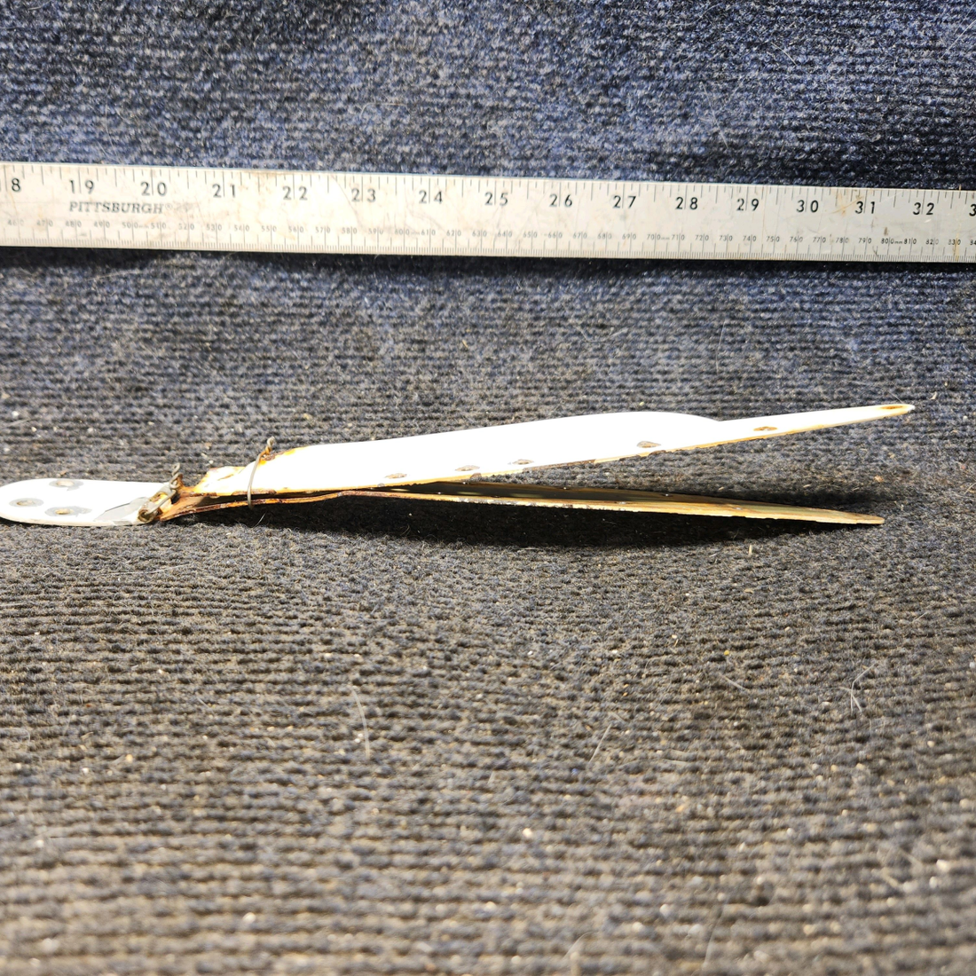 Used aircraft parts for sale, 0511238-1 cessna 172N Hinge Half Assembly