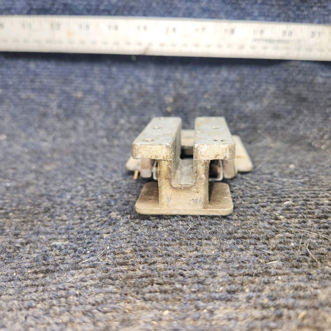 Used aircraft parts for sale, 0511258-2 cessna 150G Cabin Door Latch Housing Assy – LH or RH (Minus Bolt)