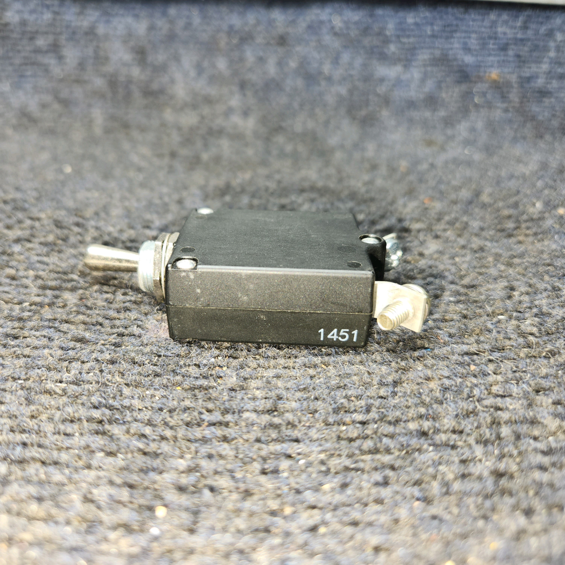 Used aircraft parts for sale, W31X2M1G15 Tyco Electronics W31 Series PIPER PA-24-250 Circuit  Breaker - 15 Amps