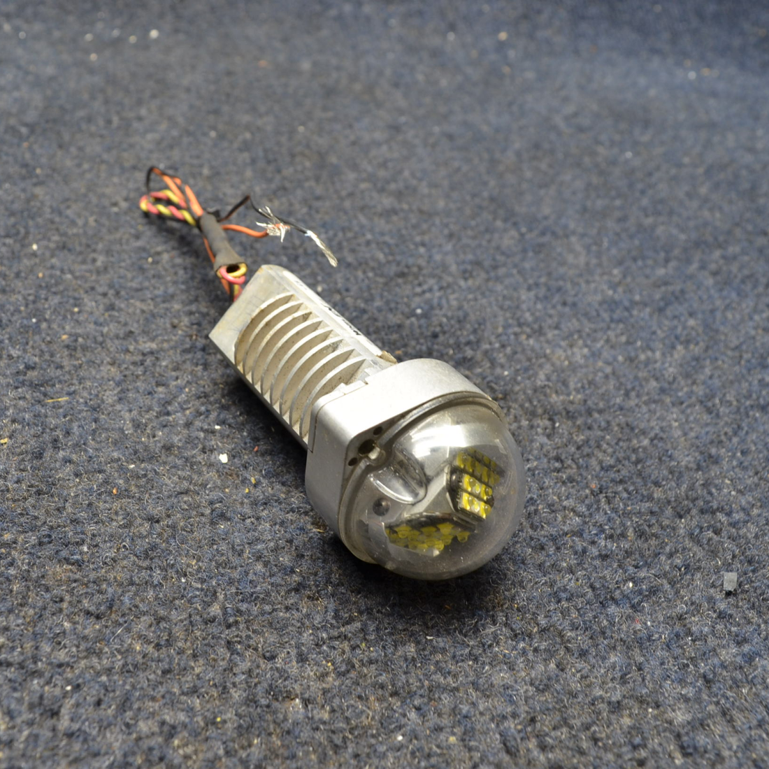 Used aircraft parts for sale, 01-0771774V01 PIPER PA28-140 WHELEN TAIL LIGHT ORION 12V