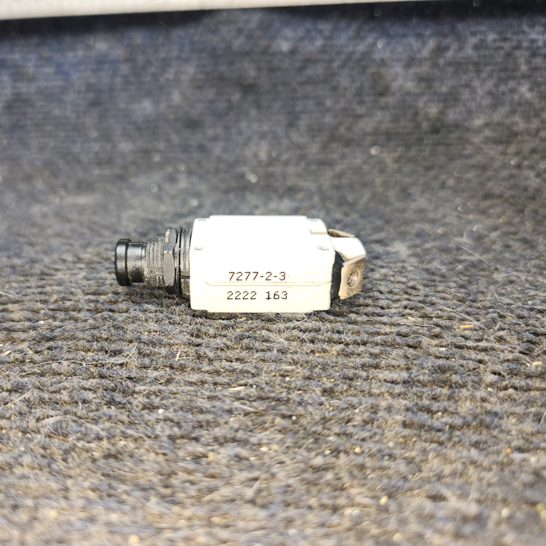Used aircraft parts for sale, 7277-2-3 Klixon cessna 172k Circuit Breaker – 3 Amp