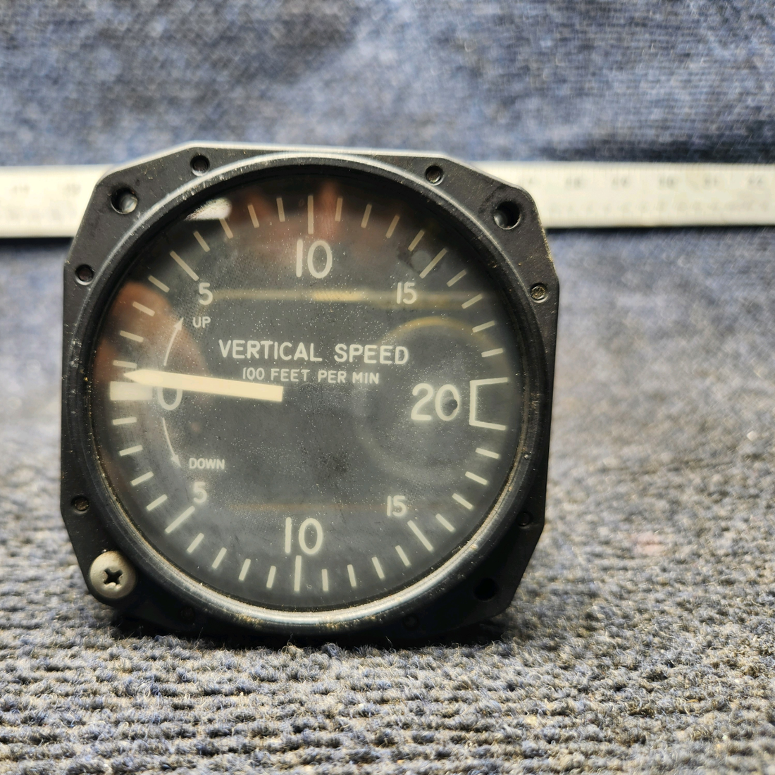 Used aircraft parts for sale, Vertical Speed Indicator Piper PA28-140 Vertical Speed Indicator