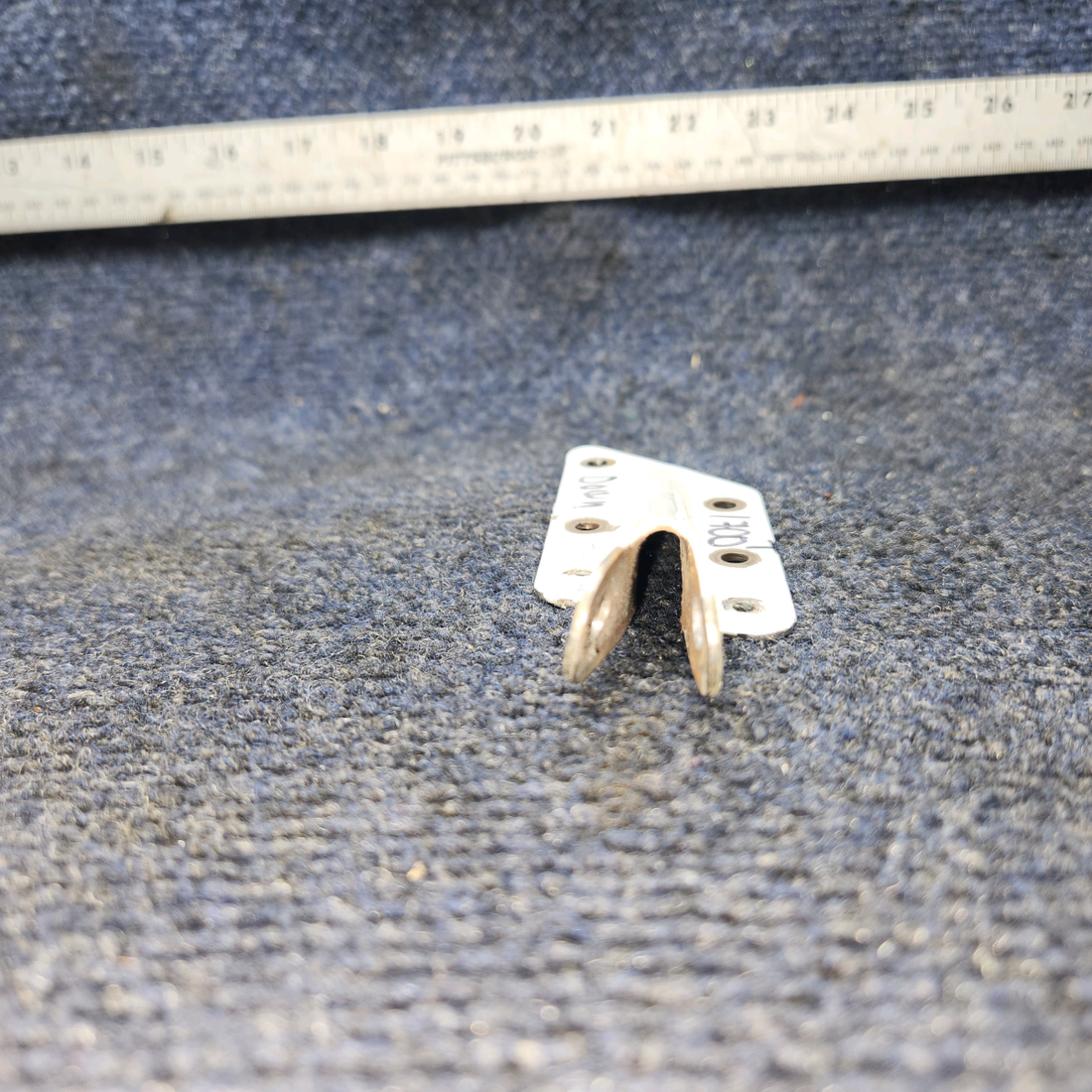 Used aircraft parts for sale, 66914-000 PIPER PA28-140 Hinge Cabin Door Bottom