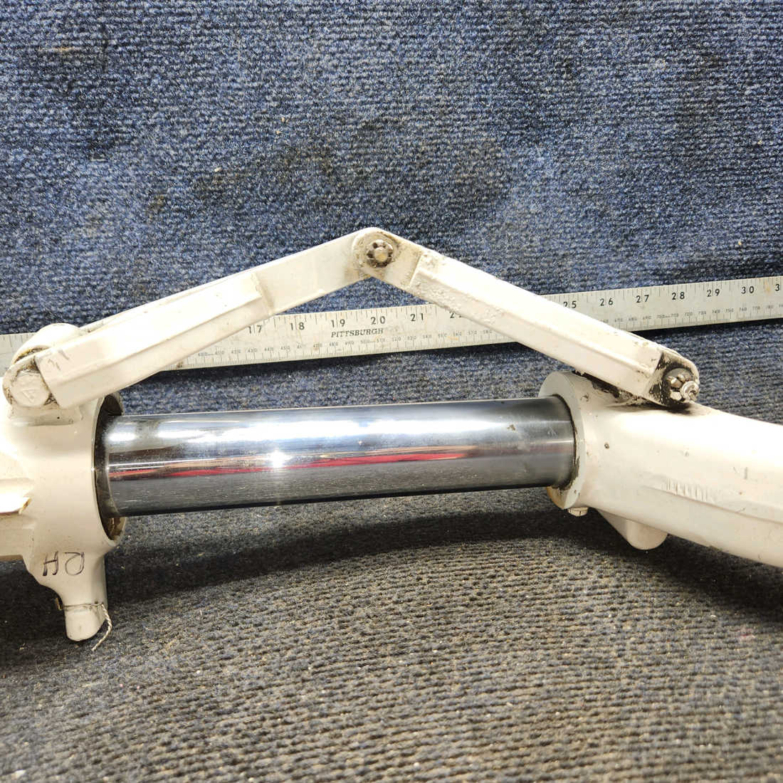 Used aircraft parts for sale, 96766-017 Piper PA32RT-300 Main Gear Strut Assembly with Torque Links - RH