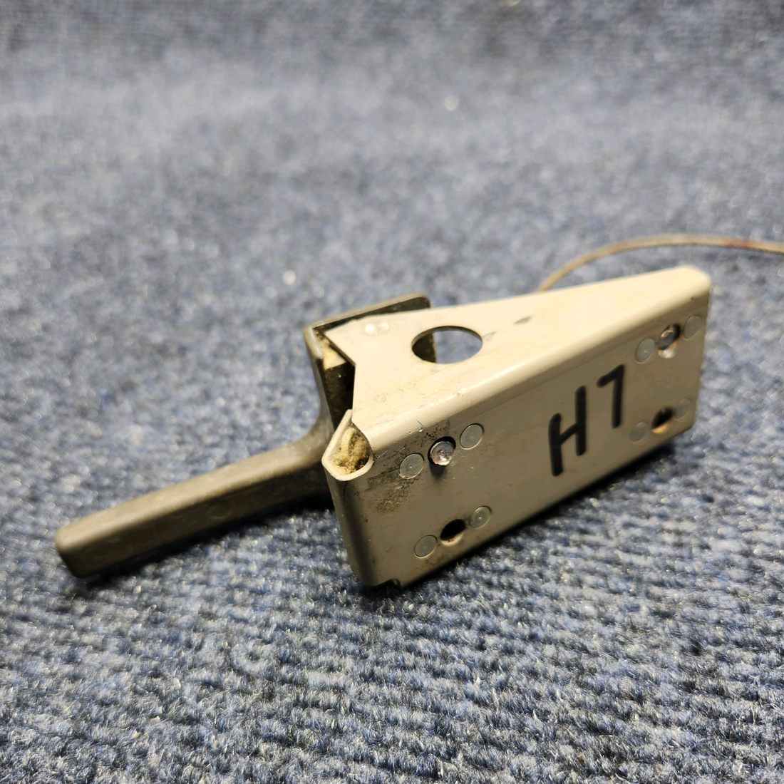 Used aircraft parts for sale, H2532-15 Beechcraft C23 SUNDOWNER INTERIOR DOOR LATCH ASSEMBLY LH