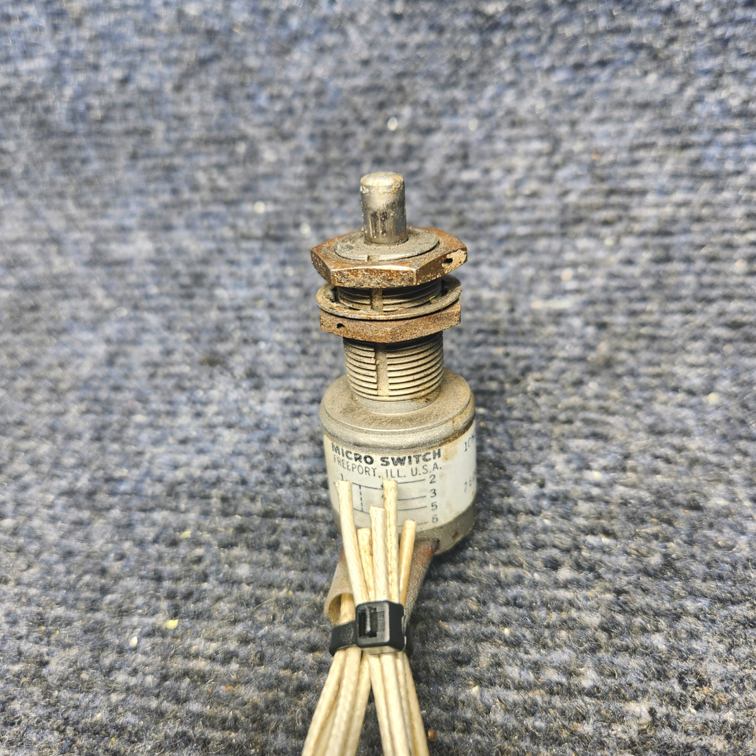 Used aircraft parts for sale, 1CH25 Beechcraft F33A LANDING GEAR LIMIT SWITCH 14-28V