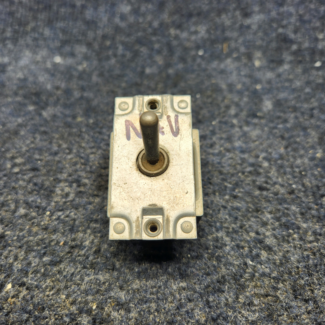 Used aircraft parts for sale, AN3226-3 BEECHCRAFT F35 BEECHCRAFT BONANZA TOGGLE SWITCH
