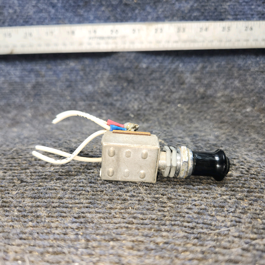 Used aircraft parts for sale, 0713026-4 cessna 172k Navigation Switch Knob Assembly