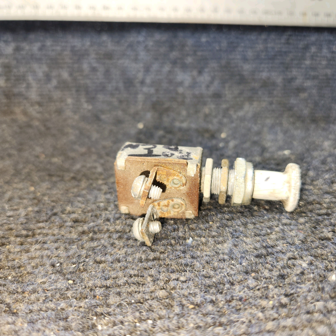Used aircraft parts for sale, 0713026-4 Cessna 172F Push Pull Switch Assy - Price per Each