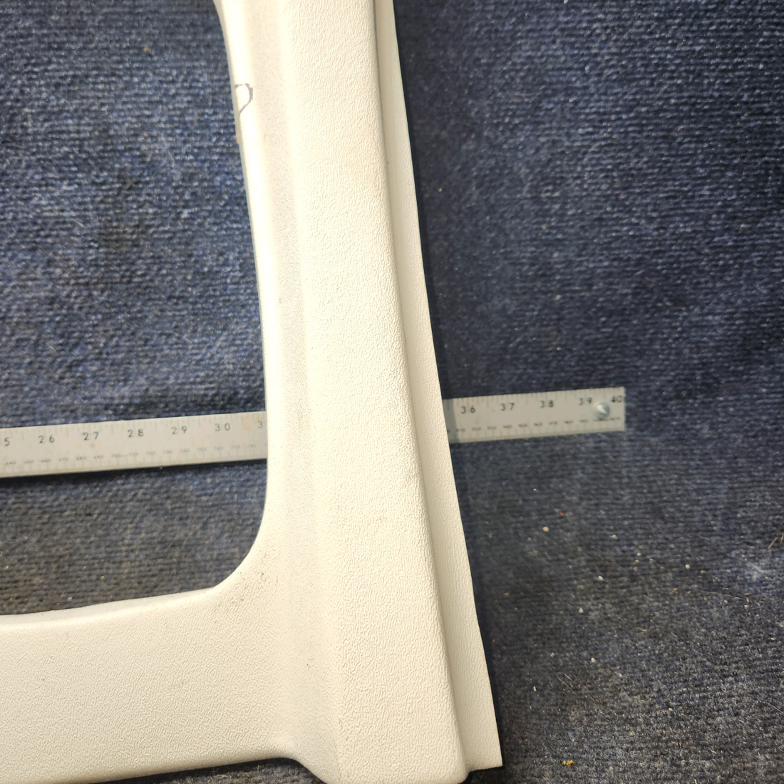Used aircraft parts for sale, 0515W-3 cessna 172N Window Moulding - LH