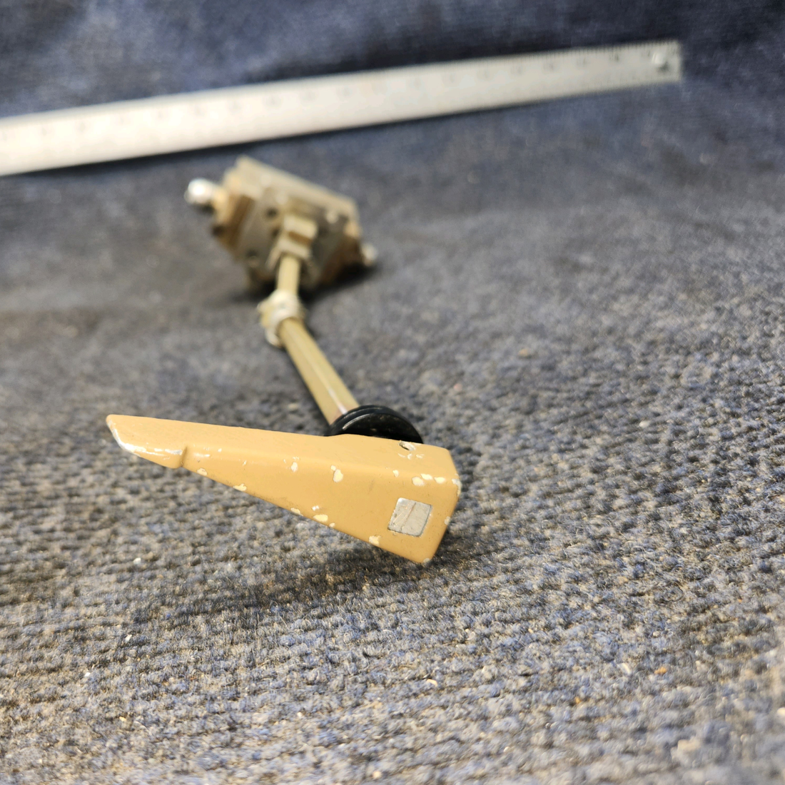 Used aircraft parts for sale, 0513120-6 Cessna 172E Selector Valve Assembly with Shaft, Handle