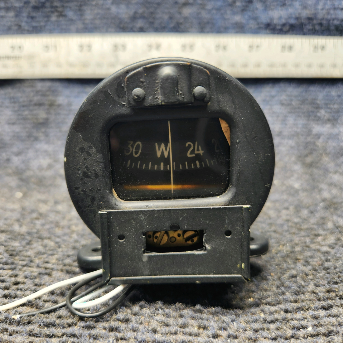 Used aircraft parts for sale, C2400-L4P Piper PA28-140 Dash-Mounted Lighted Compass Indicator