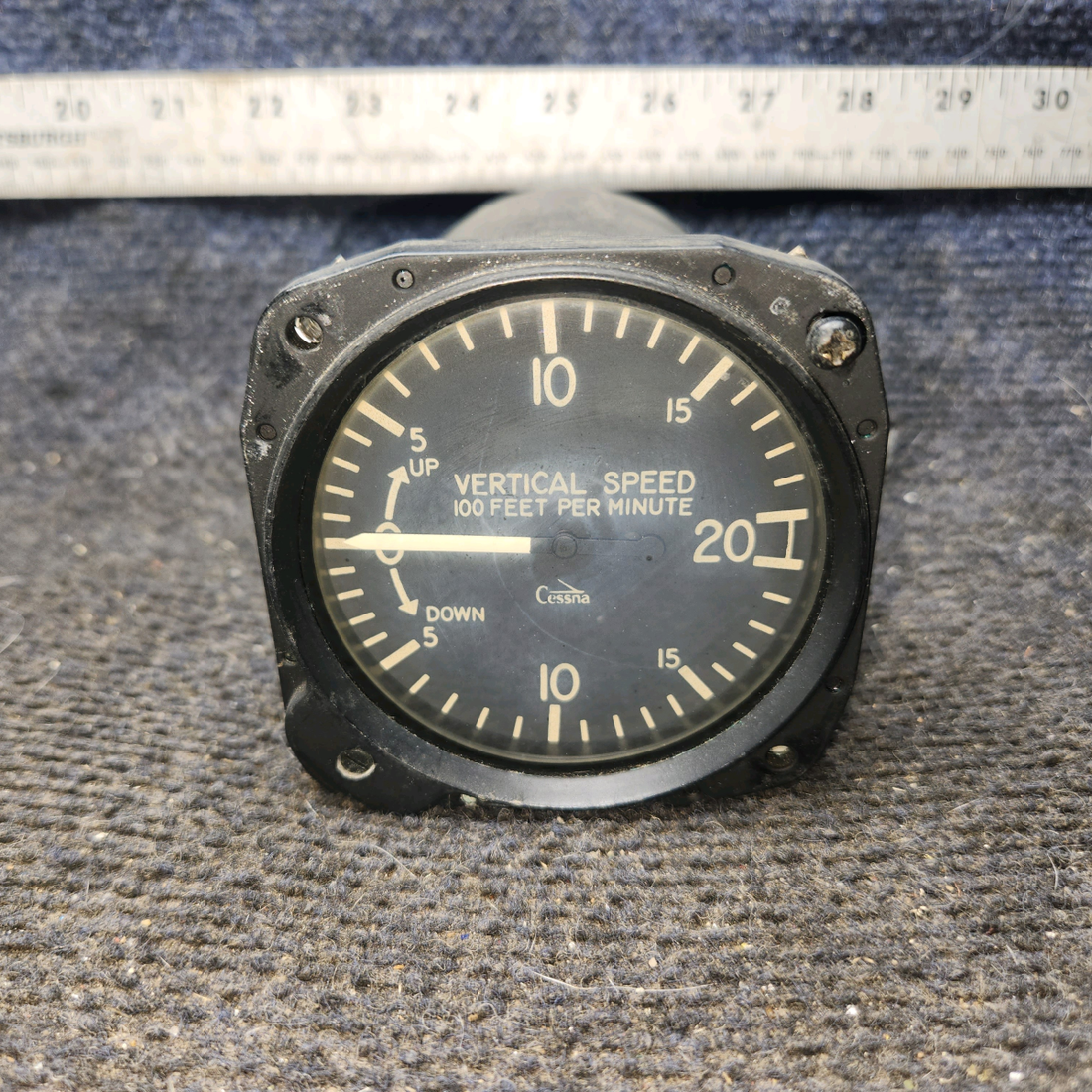 Used aircraft parts for sale, S1392-N2 United Instruments cessna 172k Vertical Speed Indicator – Glass is Slightly Foggy