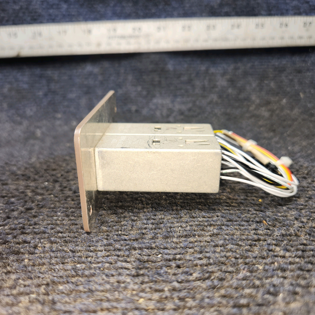 Used aircraft parts for sale, 4766-123 Eaton Beechcraft 95-B55 Beechcraft GPS Annunciatro Swith 28 Volts