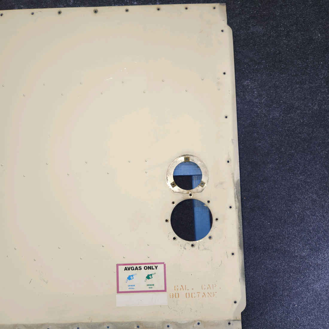 Used aircraft parts for sale, 0523521-18 CESSNA 172K FUEL TANK COVER ASSY RH
